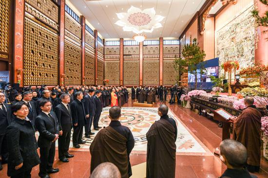 The Chinese mainland holds a tribute for Hsing Yun at Yixing's Dajue Temple in Jiangsu province on Feb 12. (Photo/Xinhua)