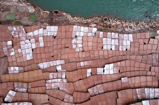 Salt pans on 'roof of the world'