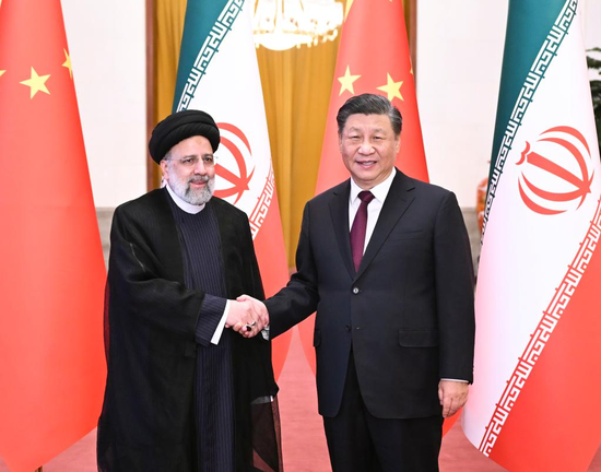 Xi holds talks with Iranian president
