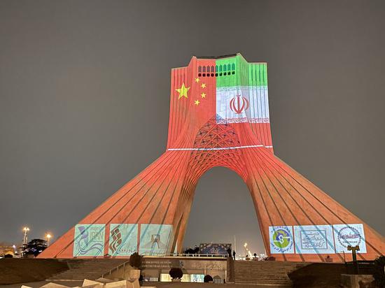 Chinese FM holds phone talks with Iranian counterpart