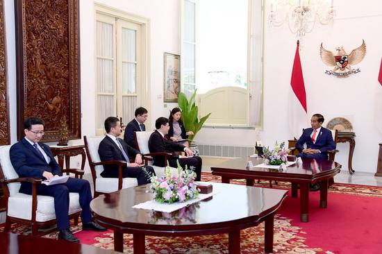 Indonesian President Joko Widodo meets with visiting Chinese Foreign Minister Qin Gang in Jakarta, Indonesia, Feb. 22, 2023. (Presidential Press Bureau/Handout via Xinhua)