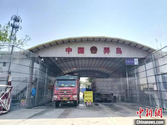 Photo shows the Nongdao border checkpoint on the China-Myanmar border in Ruili, south China’s Yunnan Province. (Photo provided to China News Service)