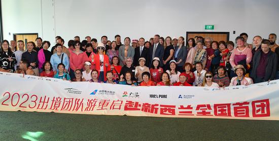 1st Chinese tour group lands in New Zealand in 3 years