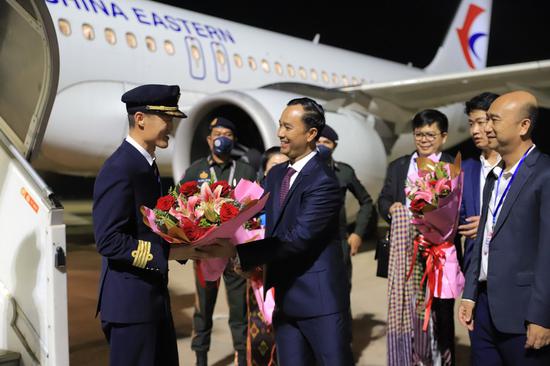 Cambodia welcomes 1st Chinese flight, tourists to Siem Reap