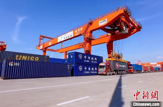 A port in Xi'an,Shaanxi Province. (Photo provided to China News Service)