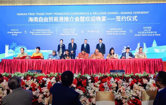 A signing ceremony of cooperation agreements is held during an event promoting China's Hainan free trade port in Jakarta, Indonesia, on Feb. 17, 2023. (Xinhua/Xu Qin)