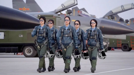 5 Chinese female J-11B fighter pilots complete first solo flights