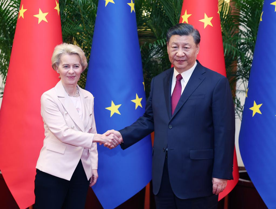 Chinese President Xi Jinping meets with European Commission President Ursula von der Leyen at the Great Hall of the People in Beijing, capital of China, April 6, 2023. (Xinhua/Yao Dawei)