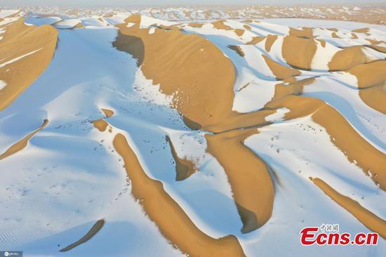 Photo shows the snow scenery on the edge of Taklamakan Desert in northwest China's Xinjiang Uygur Autonomous Region. (Photo/IC)