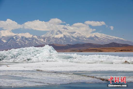 Lake Manasarovar enters thawing period in Tibet