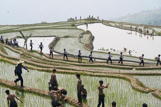 Hani people in Yunnan celebrate farming festival