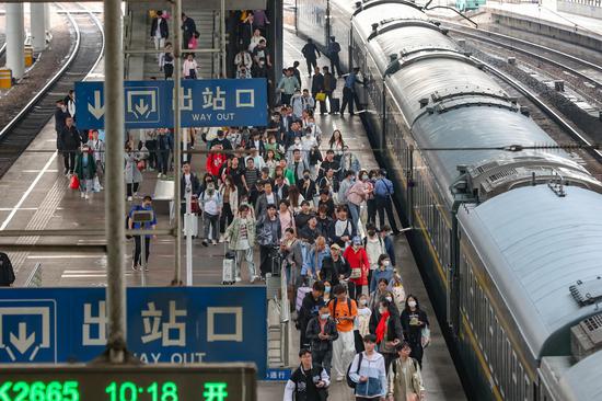 Chinese railways brace for return peak 