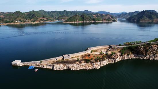 Underwater Great Wall resurfaces from Panjiakou reservoir