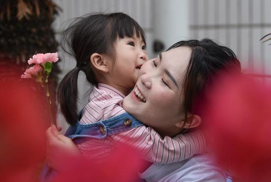 Consumers, many of them young mothers born in the 1980s and 1990s, traveled locally or to nearby regions to celebrate Mother's Day.(Photo provided to chinadaily.com.cn)