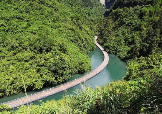 The pontoon bridge in Shiziguan (Lion Pass) Scenic Area, Xuan'en County, central China's Hubei Province. (File photo)