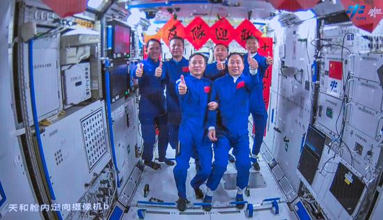 Six taikonauts reunite in Tiangong space station