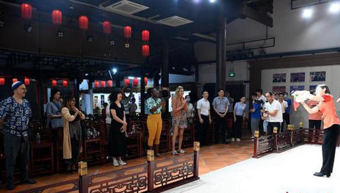 Renowned American artists enjoy 'Chill Tour Zhangzhou'