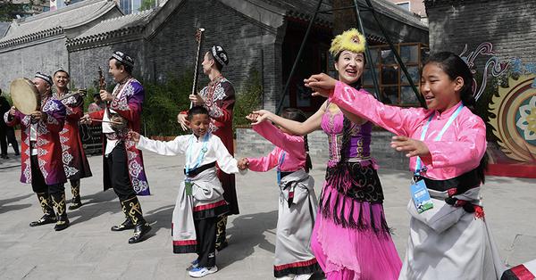 Tibetan kids celebrate Children's Day in Beijing