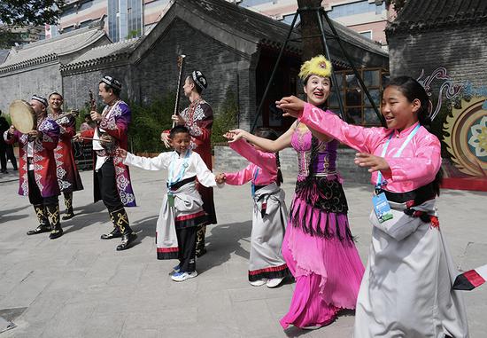 Tibetan kids celebrate Children's Day in Beijing