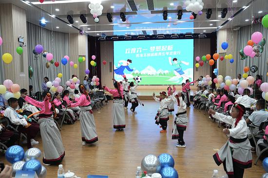 40 Tibetan kids celebrate International Children's Day with peers in Beijing