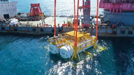 The first module of the Hainan Undersea Data Center is launched on March 31 in Lingshui Li autonomous county of Hainan province. (Photo by Tang Fei/For chinadaily.com.cn)