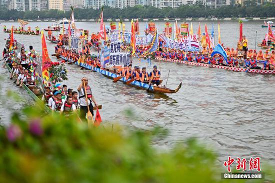 Dragon boats set sail across China