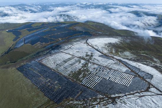 World's largest and highest-altitude hydro-solar power station put into operation
