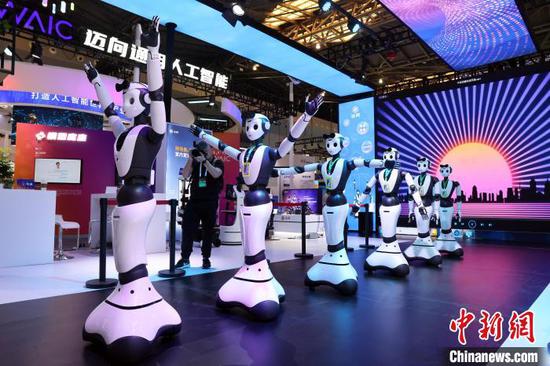 Robots perform at the World Artificial Intelligence Conference (WAIC) 2023 held in Shanghai on July 7.(Photo/China News Service)