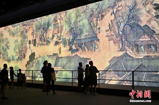 Dynamic version of Along the River During the Qingming Festival on display in S China's Nanning 
