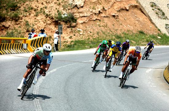 Riders compete to reach 3,768-meter-high peak during 2023 Tour of Qinghai Lake