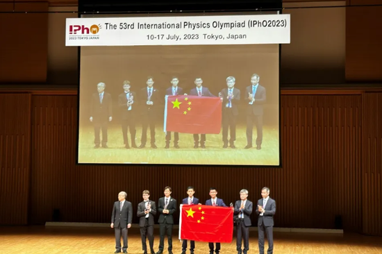 5 Chinese students net Physics Olympiad gold