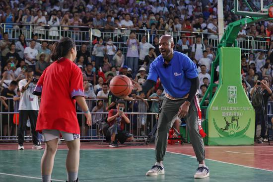 Rural basketball games attract former NBA star Stephon Marbury