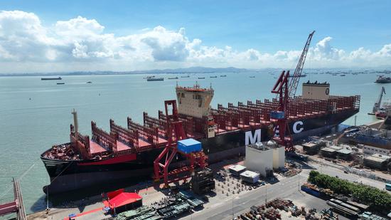 Largest container vessel in South China delivered