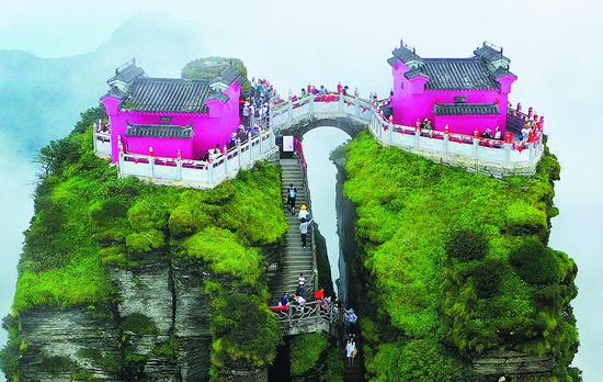Fanjing Mountain is a famous UNESCO World Heritage Site in Guizhou province. (LIU GUIXIONG/FOR CHINA DAILY)