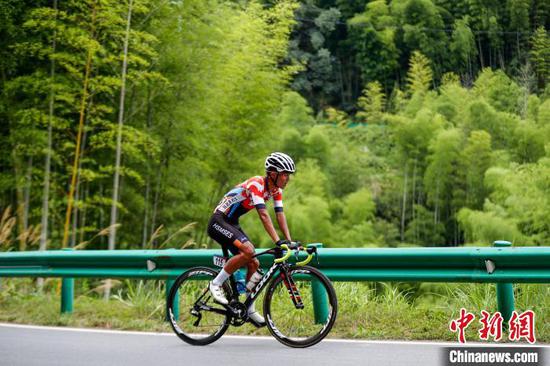 A competitor rides in a picturesque village in Huizhou District, Huangshan City, Anhui Province, July 21, 2023. (Photo/China News Service)
