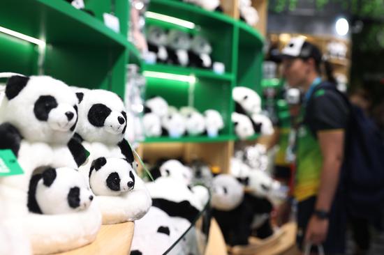 Best-selling panda products attract athletes in Chengdu