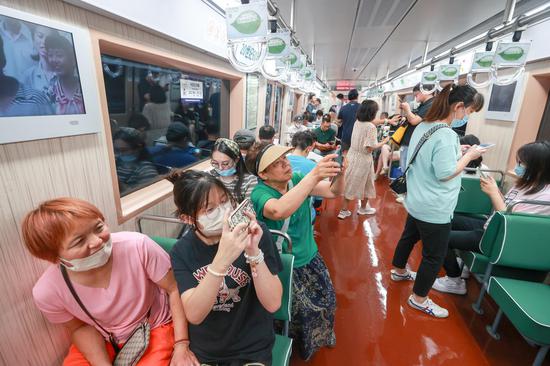 Beijing unveils 1960s-themed subway train