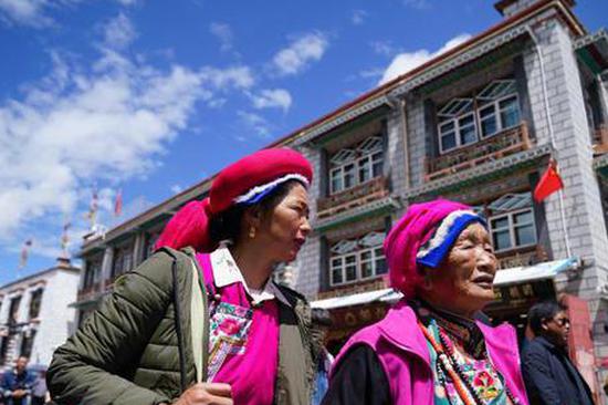 86-year-old woman realizes dream to visit sacred Tibetan mountain