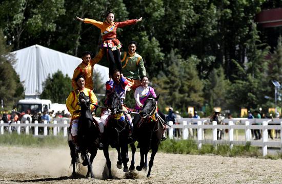 Equestrian feats staged to celebrate Shoton Festival in Lhasa