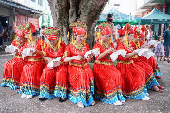 Folk activity of intangible cultural heritage held to mark Qixi Festival