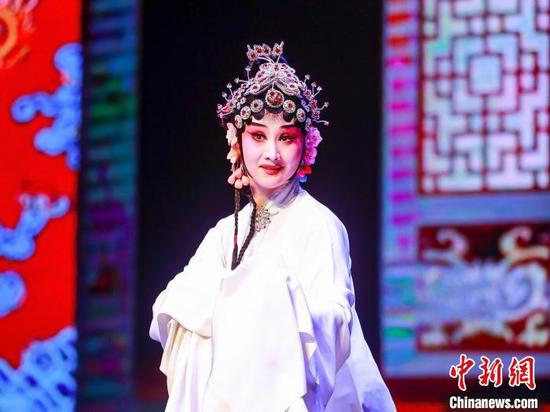 An artist performs during a competition held in Xi'an, Shaanxi Province, June 2023. (Photo/China News Service)