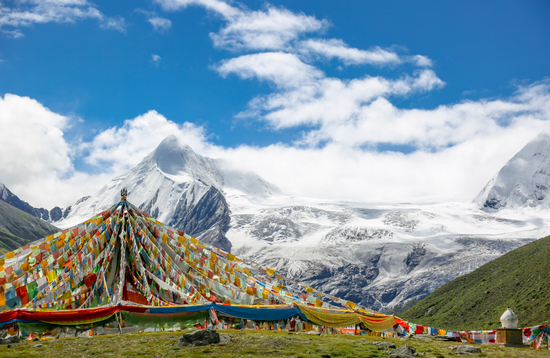 Scenery of Sapukonglagabo Mountain in SW China's Tibet
