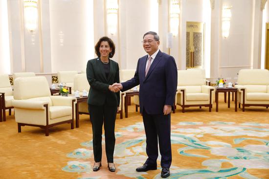 Li Qiang meets with U.S. Commerce Secretary Gina Raimondo