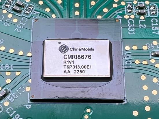 China Mobile develops first reconfigurable 5G RF transceiver chip 'Breaking Wind 8676'