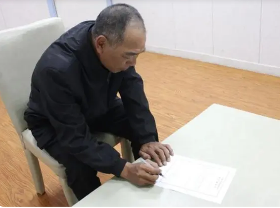 Former finance head turns himself in after 25 years on the run