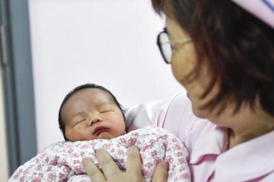 Zhengzhou to subsidize new births