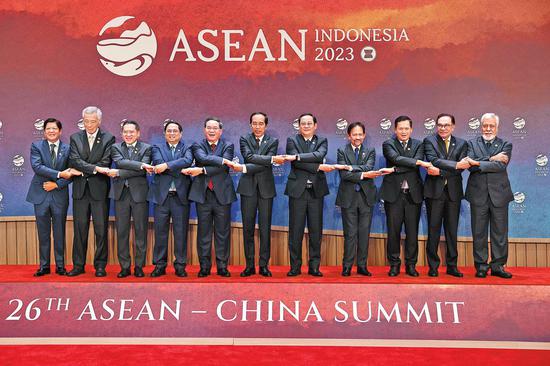 Li urges Asia to focus on peaceful development