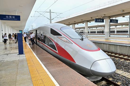Guangzhou-Shanwei high-speed railway conducts trail operations