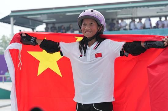 13-year-old girl wins gold in Women's Street Final of Skateboarding in Hangzhou