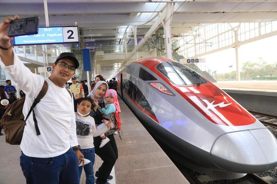 Jakarta-Bandung High-Speed Railway starts official operation